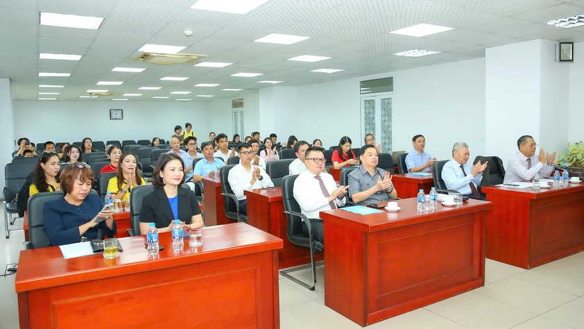 Vinh danh 16 tác phẩm xuất sắc đoạt giải Cuộc thi viết "Gia đình học tập" - Ảnh 2.