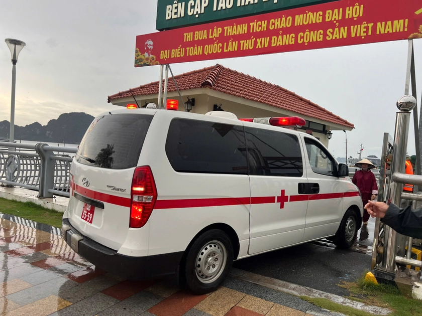 Vụ lật tàu trên vịnh Hạ Long, cứu được 10 người, tìm thấy 37 thi thể - Ảnh 9.