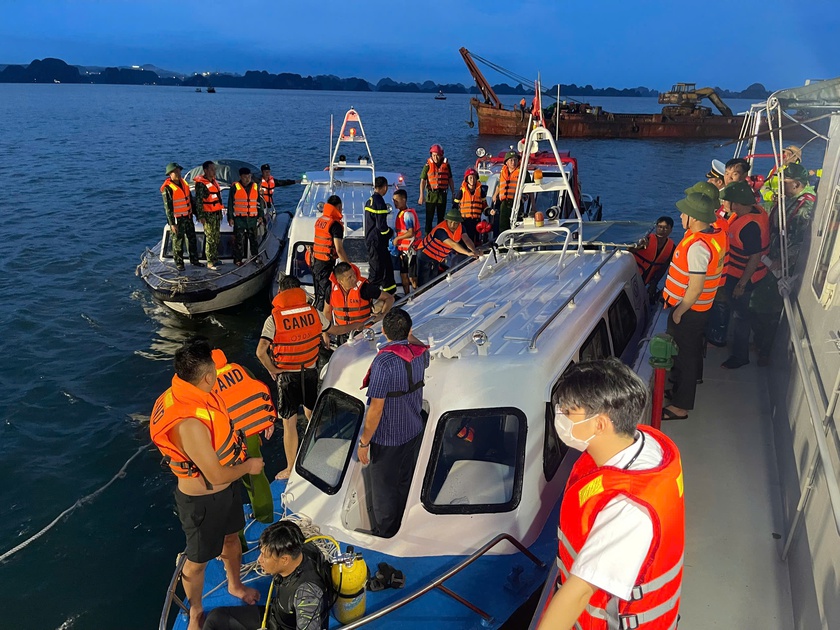 Vụ lật tàu trên vịnh Hạ Long, cứu được 10 người, tìm thấy 37 thi thể - Ảnh 5.