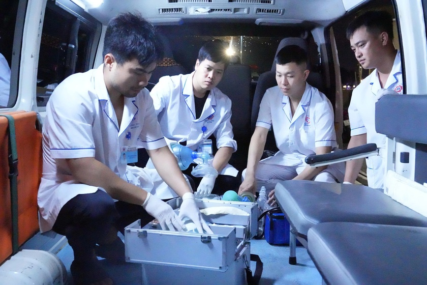 Vụ lật tàu du lịch, ngành Y tế Quảng Ninh tập trung toàn lực cứu chữa nạn nhân - Ảnh 2.