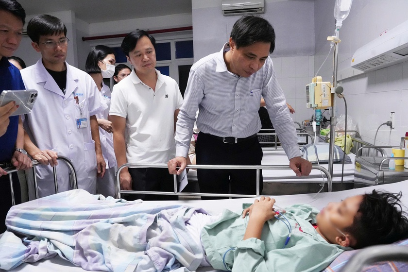 Vụ lật tàu du lịch, ngành Y tế Quảng Ninh tập trung toàn lực cứu chữa nạn nhân - Ảnh 4.