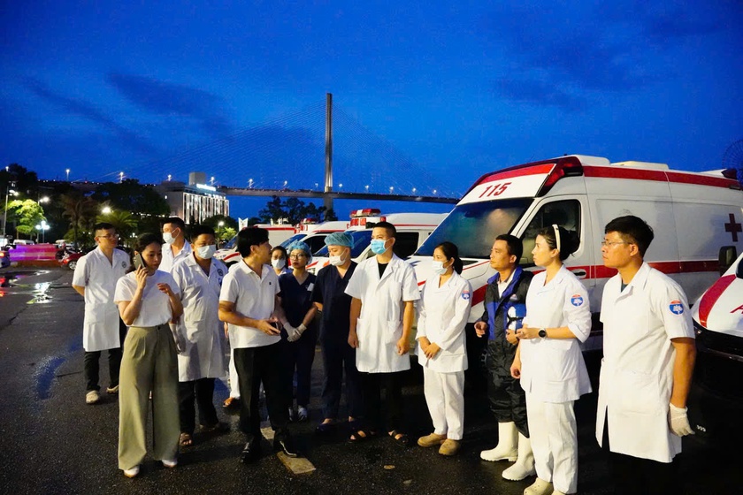 Vụ lật tàu du lịch, ngành Y tế Quảng Ninh tập trung toàn lực cứu chữa nạn nhân - Ảnh 5.