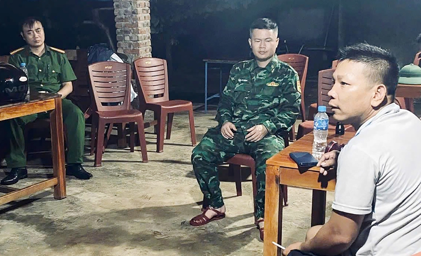 Bốn ngư dân ở Nghệ An may mắn sống sót khi gặp nạn trên biển - Ảnh 2.