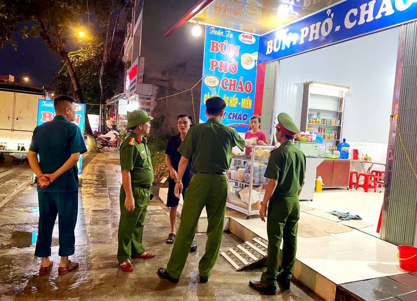 Lào Cai: Tạm dừng các hoạt động ngoài trời, leo núi trong thời gian bão đổ bộ - Ảnh 2.
