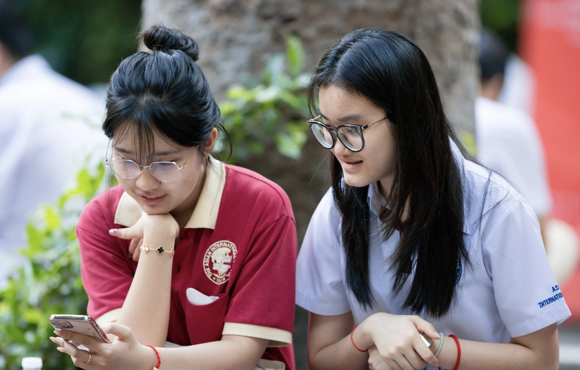 Bộ Giáo dục và Đào tạo công bố điểm sàn nhóm ngành sức khỏe, sư phạm năm 2025 - Ảnh 1.