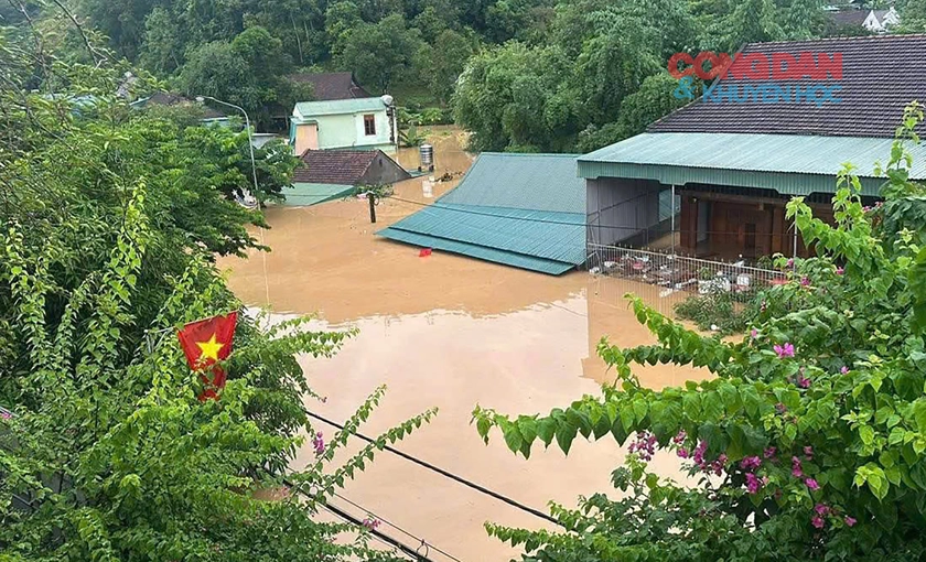 Lũ lịch sử càn quét Nghệ An, tiếng kêu cứu từ bản Crai - Ảnh 6.