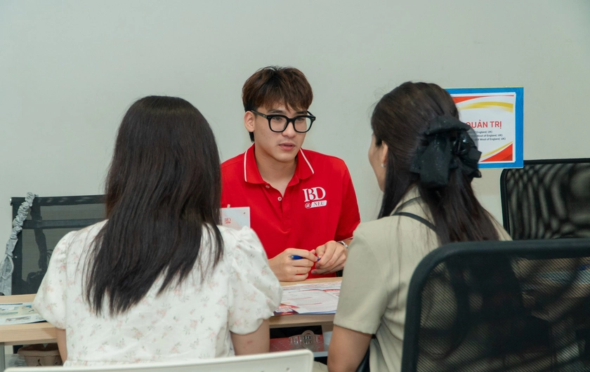 Đại học Kinh tế Quốc dân công bố điểm sàn, bảng quy đổi điểm xét tuyển 2025 - Ảnh 1.