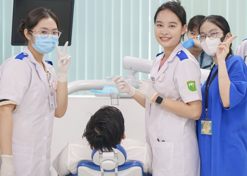 Điểm sàn các trường Y, Dược: Có trường giảm 1-3 điểm so với năm 2024 - Ảnh 1.