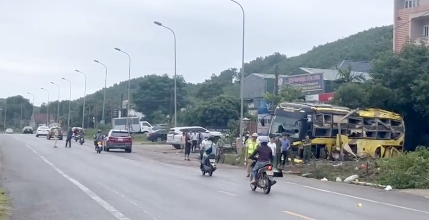Tai nạn xe khách trên Quốc lộ 1A ở Hà Tĩnh khiến 9 người tử vong- Ảnh 1.