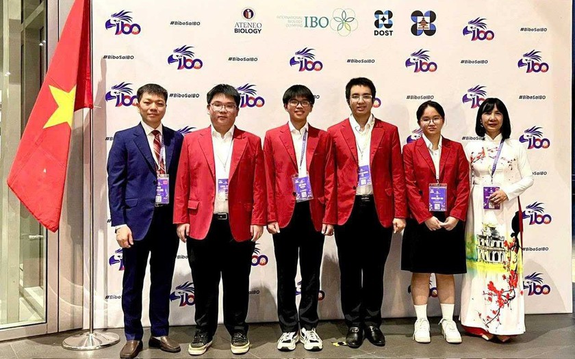 Đoàn Việt Nam giành 4 huy chương Olympic Sinh học. 
