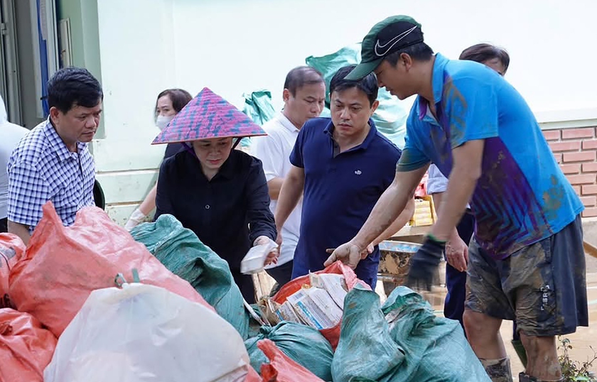 Ngành Y tế Nghệ An kịp thời hỗ trợ trung tâm lũ miền Tây xứ Nghệ - Ảnh 4.