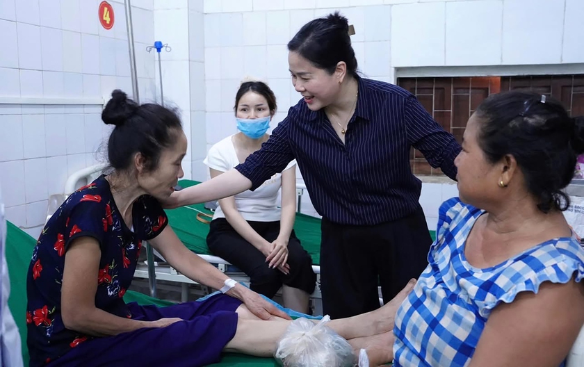 Ngành Y tế Nghệ An kịp thời hỗ trợ trung tâm lũ miền Tây xứ Nghệ - Ảnh 9.