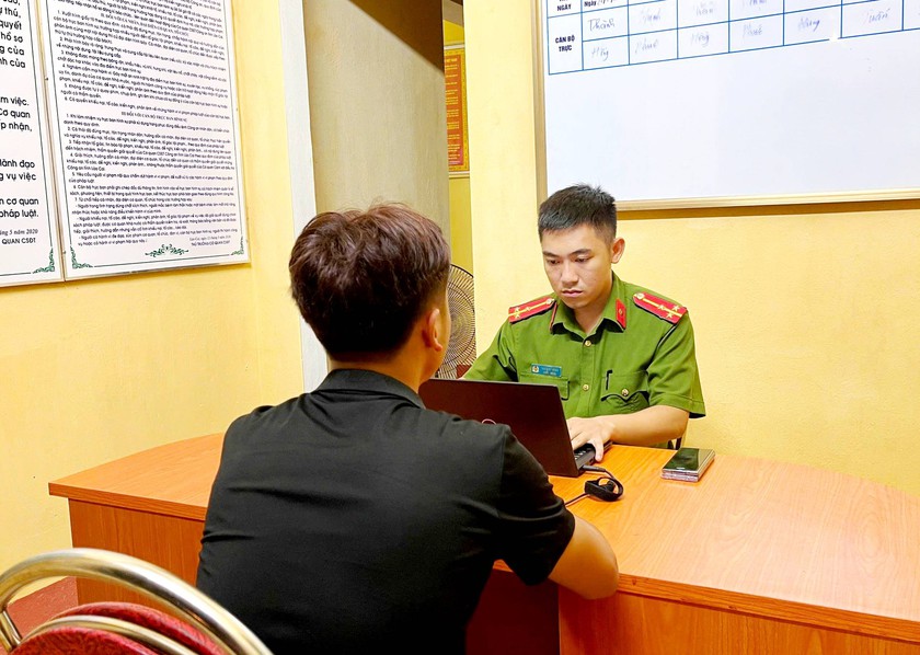 Thu giữ xe chở 5 con lợn dịch mang đi bán ở Lào Cai - Ảnh 2.