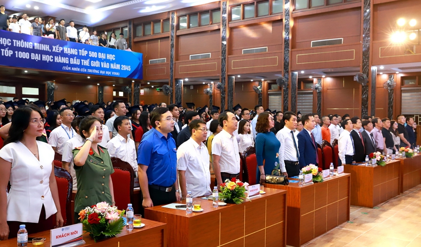 Trường Đại học Vinh tổ chức lễ bế giảng trao bằng tốt nghiệp cho 2.746 cử nhân, kỹ sư - Ảnh 3.