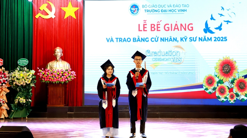 Trường Đại học Vinh tổ chức lễ bế giảng trao bằng tốt nghiệp cho 2.746 cử nhân, kỹ sư - Ảnh 7.