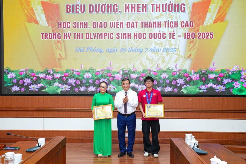 Hải Phòng: Biểu dương học sinh và giáo viên đạt thành tích xuất sắc tại Olympic Sinh học Quốc tế 2025 - Ảnh 1.