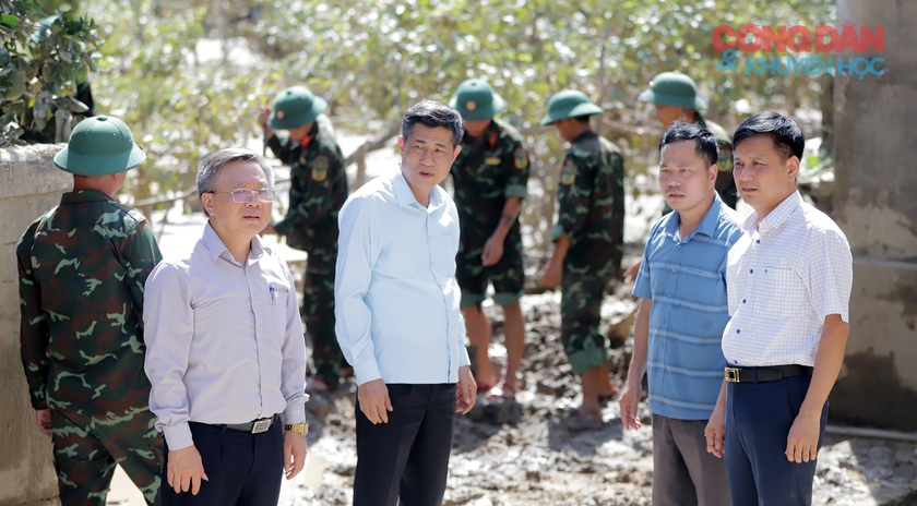 Ngành giáo dục Nghệ An hỗ trợ nhà trường, giáo viên thiệt hại do mưa lũ - Ảnh 1.