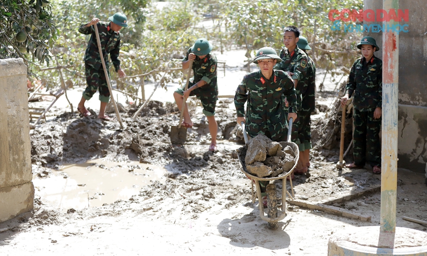Ngành giáo dục Nghệ An hỗ trợ nhà trường, giáo viên thiệt hại do mưa lũ - Ảnh 2.