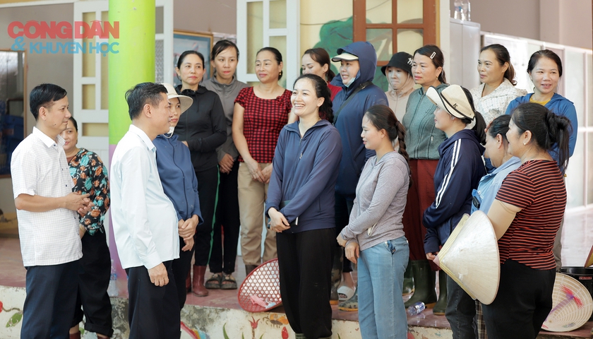 Ngành giáo dục Nghệ An hỗ trợ nhà trường, giáo viên thiệt hại do mưa lũ - Ảnh 3.