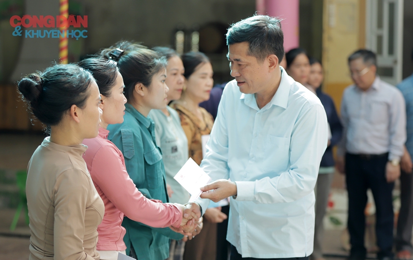Ngành giáo dục Nghệ An hỗ trợ nhà trường, giáo viên thiệt hại do mưa lũ - Ảnh 6.
