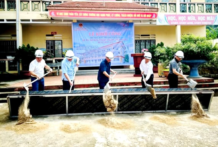 Lào Cai: Khởi công xây khu bán trú học sinh 19 tỷ đồng ở vùng cao Dền Thàng - Ảnh 1.