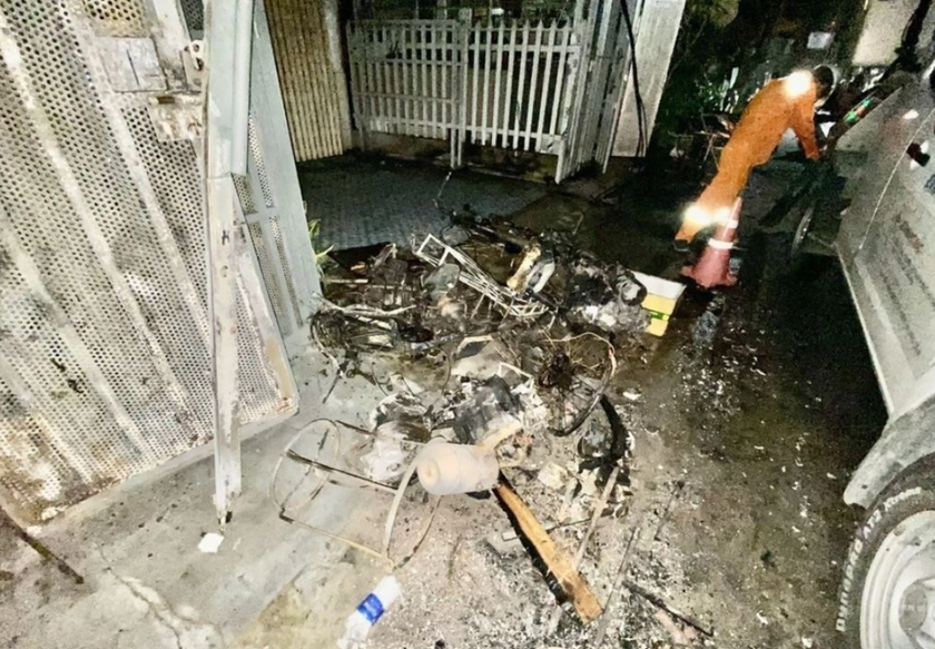 Vụ cháy cư xá tại Thành phố Hồ Chí Minh: Nguyên nhân do chập điện tự đấu nối - Ảnh 1.