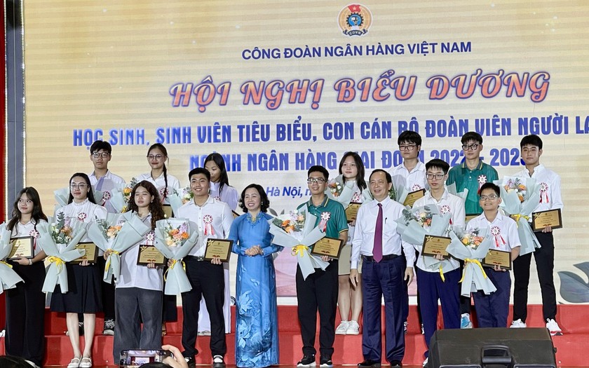 200 học sinh, sinh viên tiêu biểu ngành ngân hàng được biểu dương. Nguồn: IT 200 học sinh, sinh viên tiêu biểu ngành ngân hàng được biểu dương. Nguồn: IT