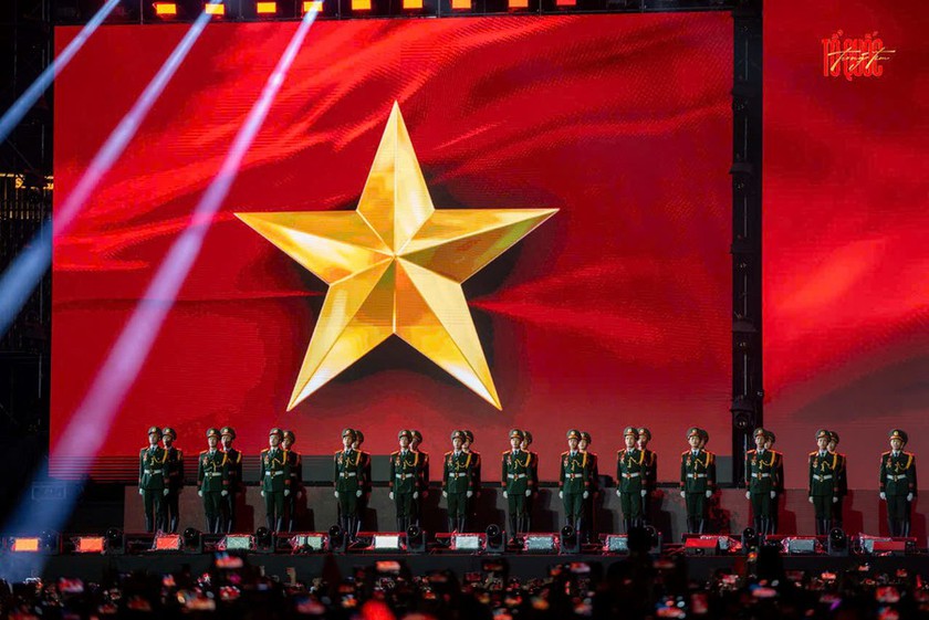 Khoảng 5 vạn người dân rộn ràng với concert quốc gia "Tổ quốc trong tim" - Ảnh 5.