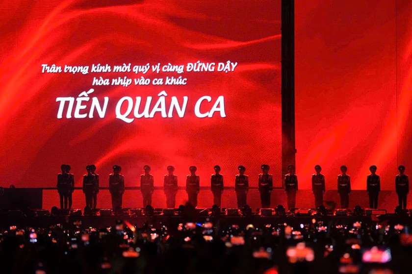 Khoảng 5 vạn người dân rộn ràng với concert quốc gia "Tổ quốc trong tim" - Ảnh 4.