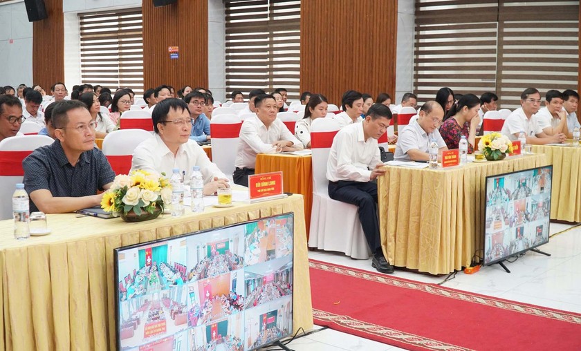 'Giáo dục Nghệ An phải bằng tất cả tình cảm và yêu thương' - Ảnh 2.