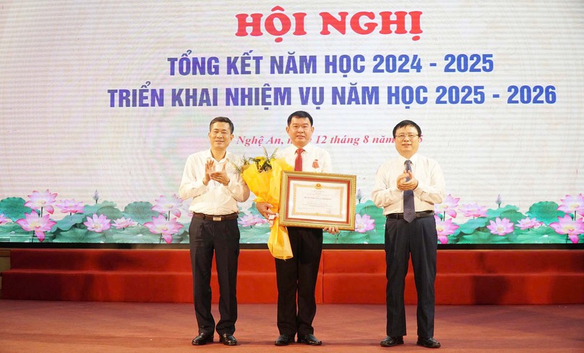 'Giáo dục Nghệ An phải bằng tất cả tình cảm và yêu thương' - Ảnh 7.