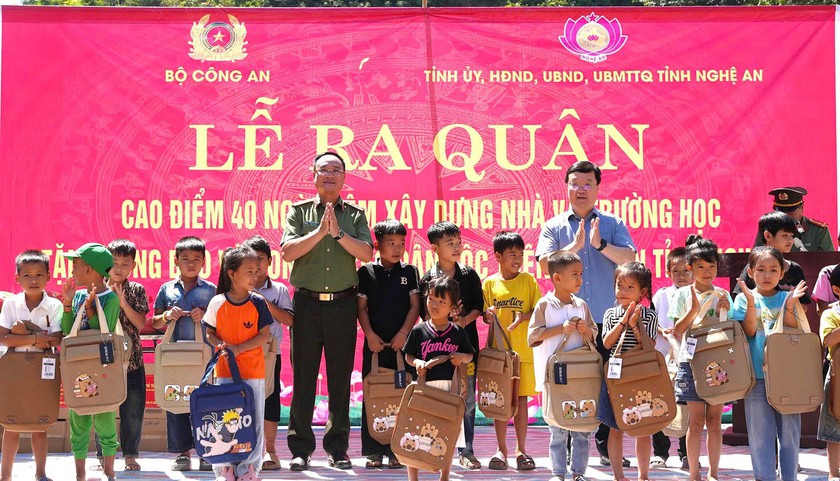 Phát động 40 ngày đêm xây trường, làm nhà giúp bà con vùng lũ Nghệ An - Ảnh 2.