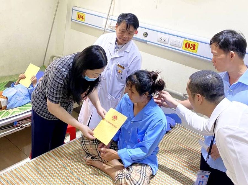 Tỉnh ủy Lào Cai yêu cầu kỷ luật Đảng, xử lý nghiêm Phó Bí thư xã uống rượu lái xe khiến 12 người thương vong - Ảnh 2.