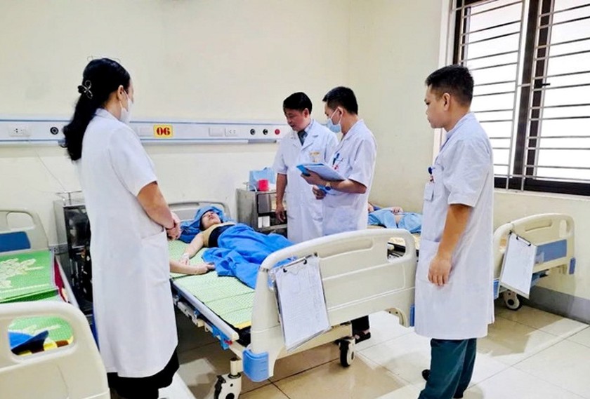 Hỗ trợ gia đình các nạn nhân vụ tai nạn giao thông nghiêm trọng ở Lào Cai - Ảnh 2.