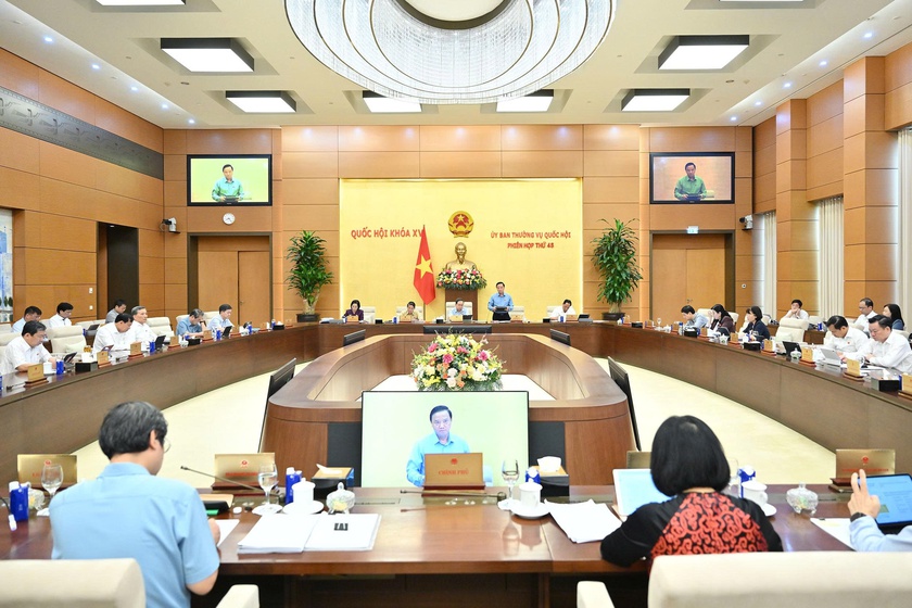 Đề nghị nghiên cứu có bộ sách giáo khoa dùng chung - Ảnh 1.