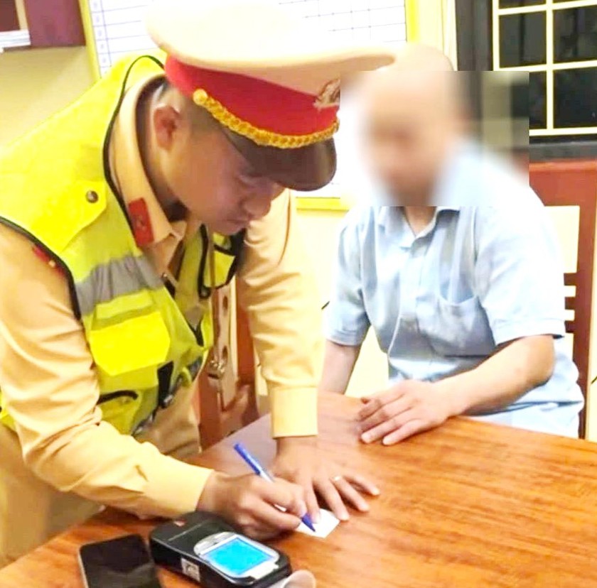 Lào Cai lập Đoàn kiểm tra cán bộ, công chức chấp hành an toàn giao thông và qui định về sử dụng rượu bia  - Ảnh 2.