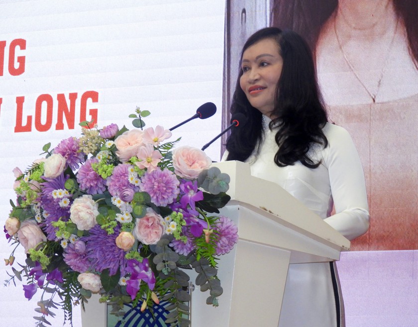 Trường Đại học Cửu Long trao bằng tốt nghiệp đại học cho 584 tân cử nhân hệ từ xa  - Ảnh 2.