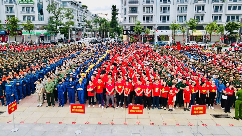 Quảng Ninh: Hơn 30.000 người tham gia sự kiện "Cùng Việt Nam tiến bước" - Ảnh 1.