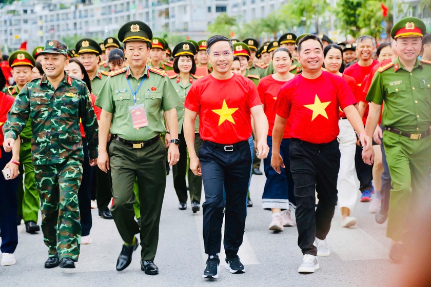 Quảng Ninh: Hơn 30.000 người tham gia sự kiện "Cùng Việt Nam tiến bước" - Ảnh 2.