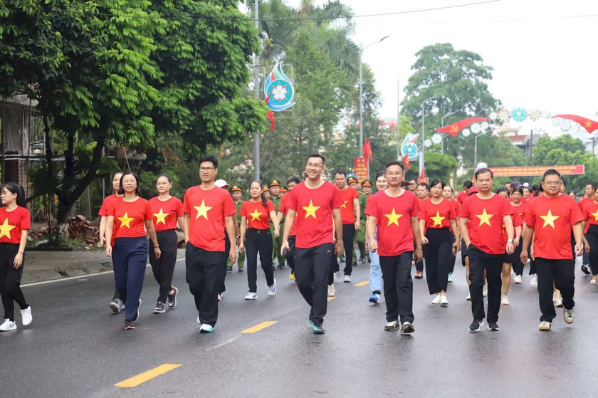 Quảng Ninh: Hơn 30.000 người tham gia sự kiện "Cùng Việt Nam tiến bước" - Ảnh 3.
