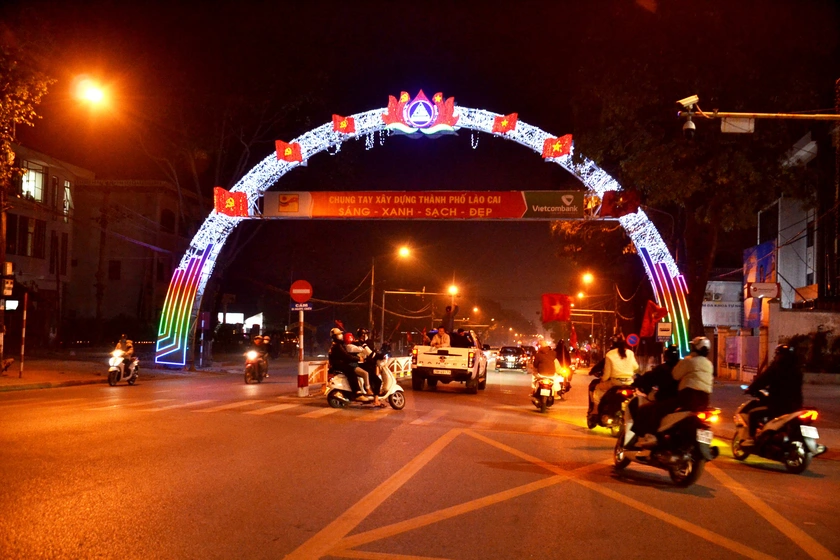 Lào Cai khởi công 3 công trình và bắn pháo hoa chào mừng Cách mạng tháng Tám và Quốc khánh 2/9 - Ảnh 3.