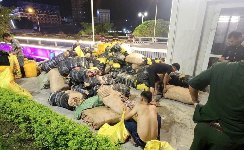 Thu giữ hơn 10 tấn nầm lợn và trứng gà non đông lạnh “bẩn” ở Cửa khẩu quốc tế Lào Cai - Ảnh 1.