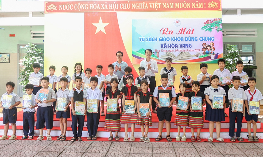 Tủ sách giáo khoa dùng chung - "cứu cánh" cho học sinh nghèo Hòa Vang (Đà Nẵng) - Ảnh 1.