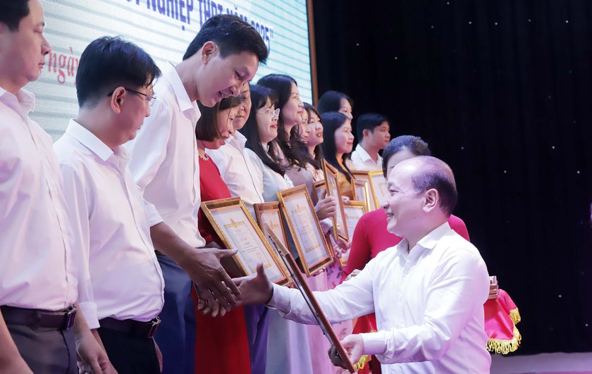 Nghệ An tự hào tổng kết phong trào 90 ngày đêm thi đua học tập - Ảnh 7.