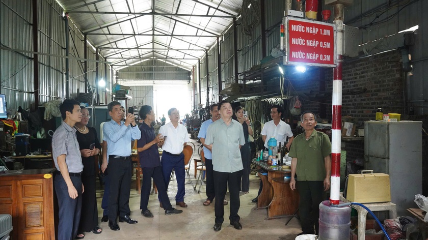 Đoàn công tác Giải thưởng Nhân tài Đất Việt 2025 khảo sát công trình cảnh báo lũ tại Bắc Ninh - Ảnh 1.