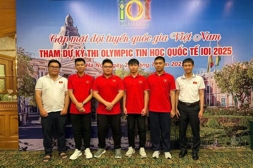 Học sinh Việt Nam đoạt Huy chương Vàng Olympic Tin học quốc tế 2025 - Ảnh 1.