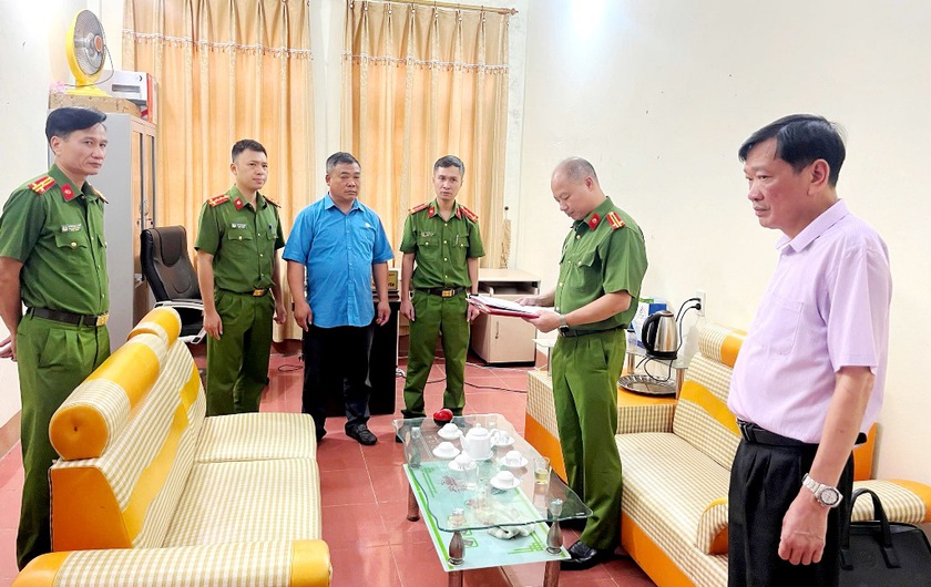 Khởi tố chủ tịch và kế toán phường lập khống chứng từ để tham ô 2,7 tỷ đồng ở Lào Cai - Ảnh 1.