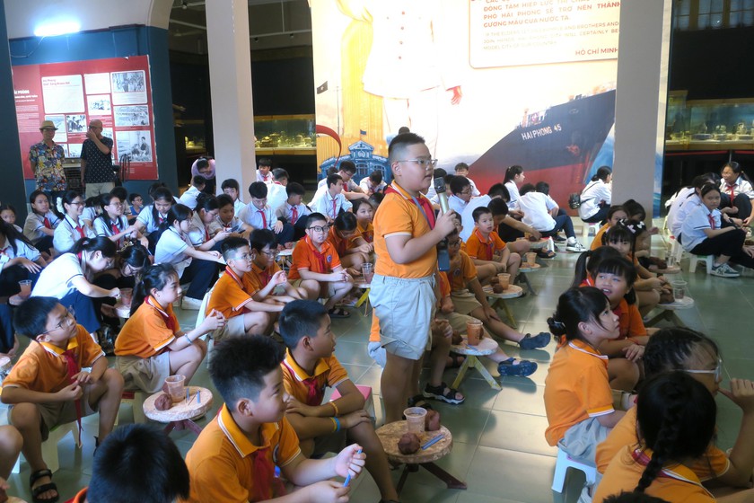 Hải Phòng: Học sinh hào hứng với trải nghiệm "Lời thì thầm của đất" tại Bảo tàng Hải Phòng - Ảnh 2.