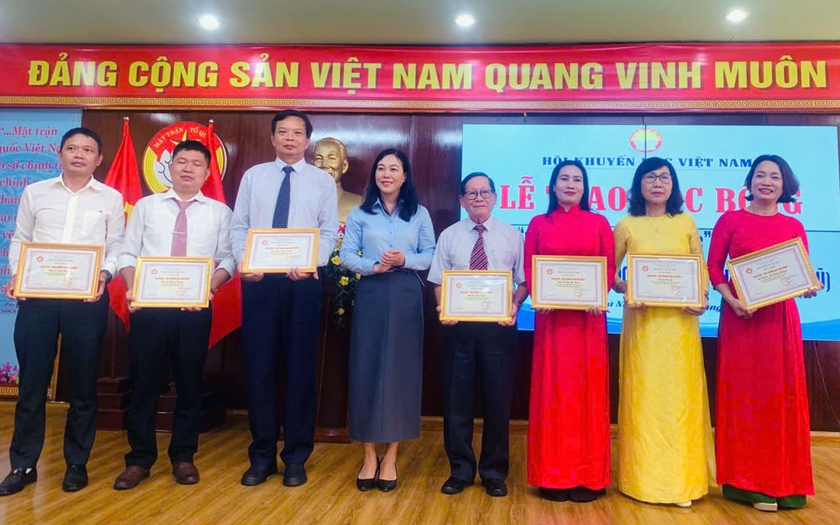 Đà Nẵng: 25 tấm gương được trao học bổng “Học không bao giờ cùng” - Ảnh 5.