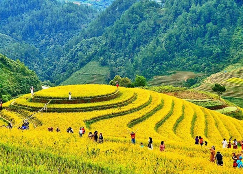 "Thành phố trong sương" Sa Pa dẫn đầu 17 kỳ nghỉ mùa thu tuyệt nhất - Ảnh 3.